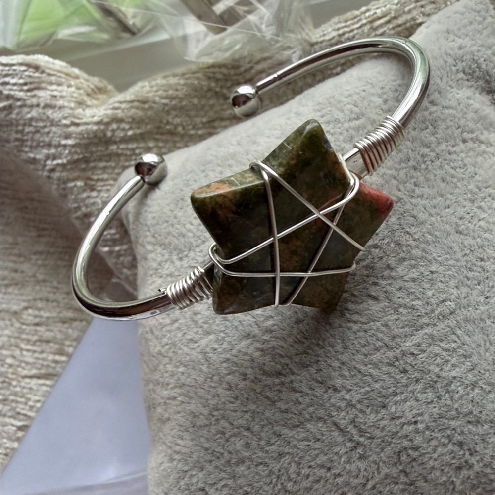 Green Gemstone Star Cuff Bracelet in Silver